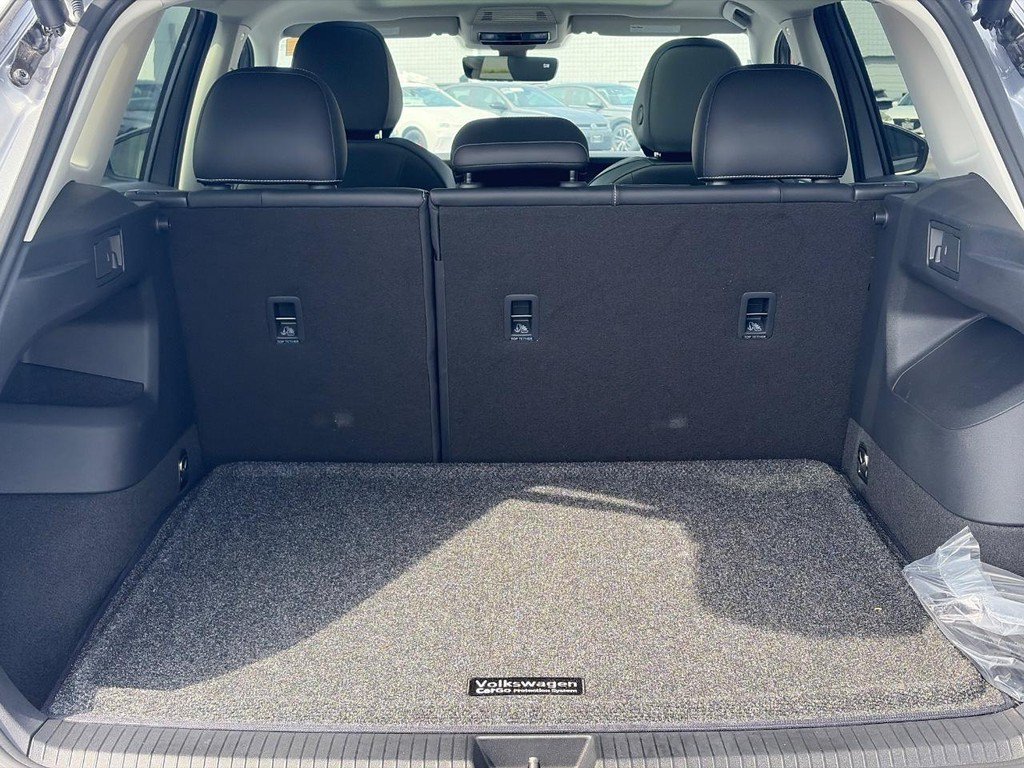 Used 2026 Volkswagen Tiguan SE w/ Panoramic Sunroof Package AWD/4WD image 7