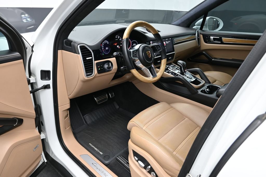 Certified 2021 Porsche Cayenne S w/ Premium Package Plus AWD/4WD image 4