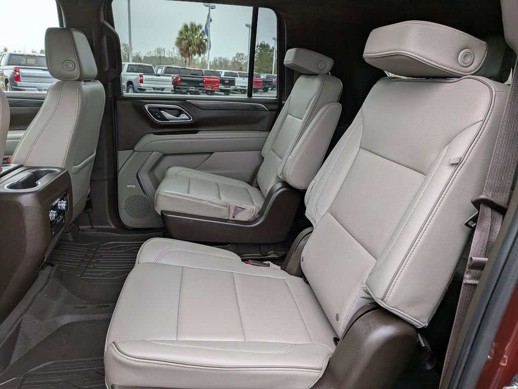 Used 2022 GMC Yukon XL SLT AWD/4WD image 16