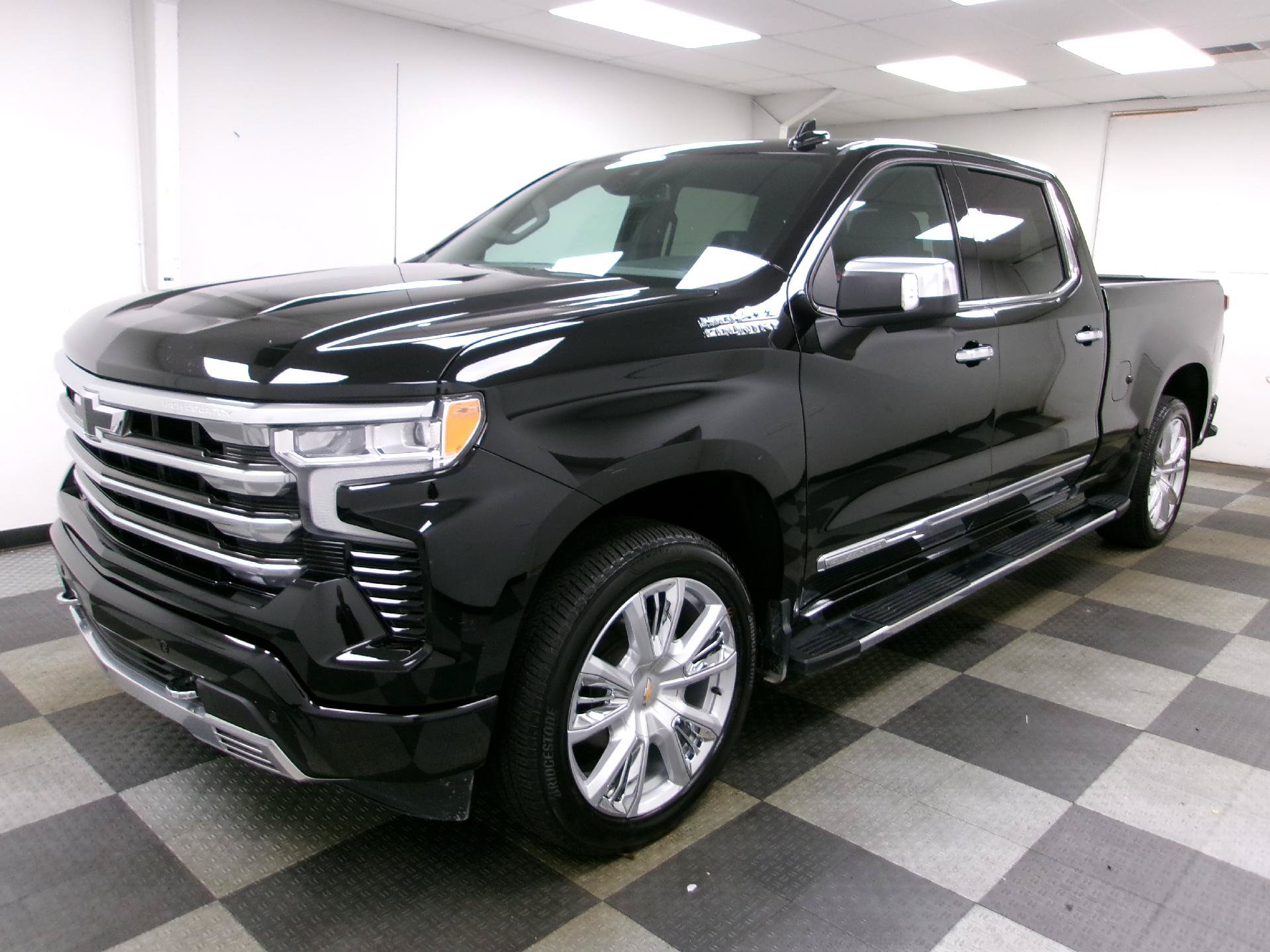 Used 2023 Chevrolet Silverado 1500 High Country AWD/4WD image 1