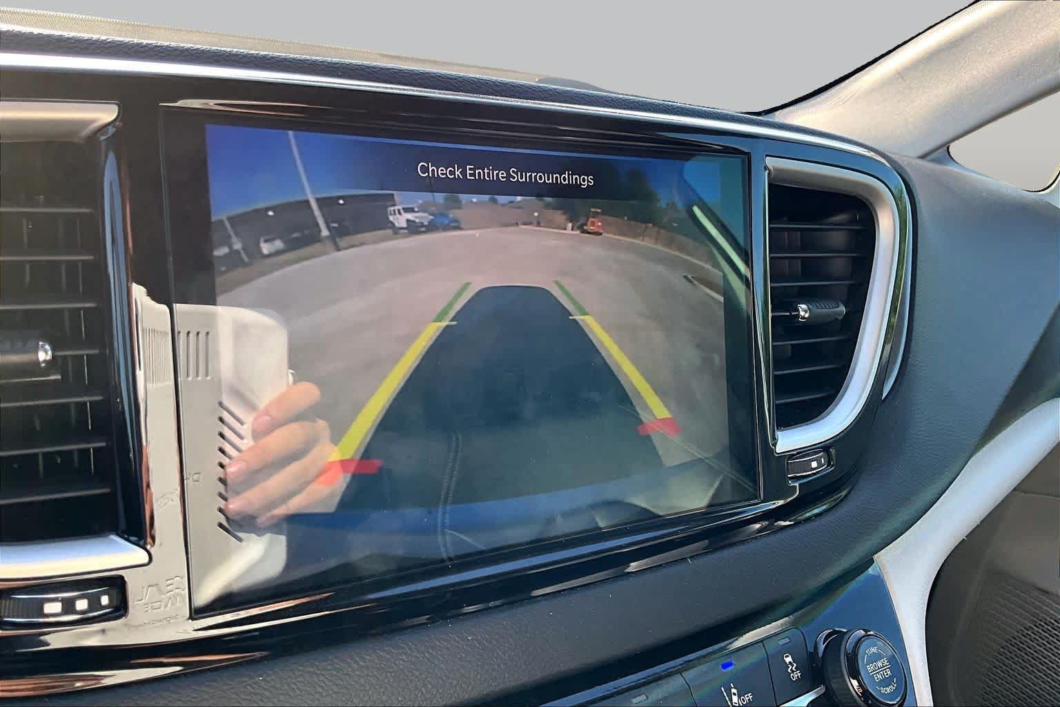 Used 2024 Chrysler Pacifica Touring-L FWD image 25