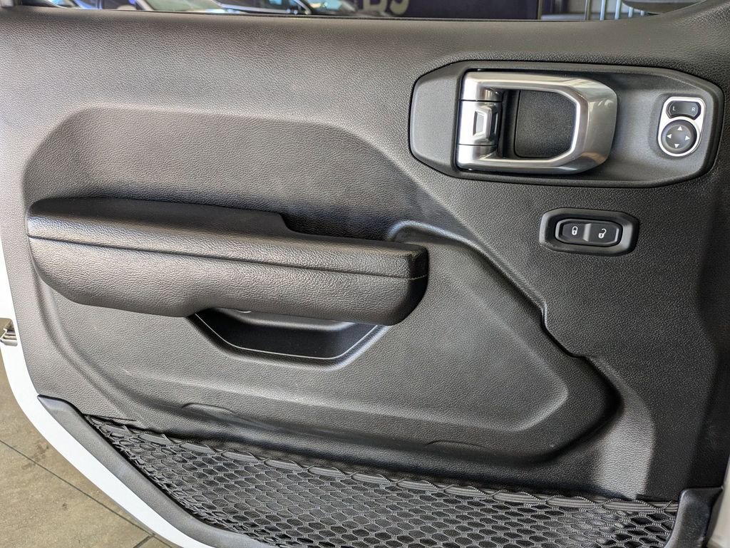 Used 2023 Jeep Wrangler Unlimited Rubicon AWD/4WD image 11