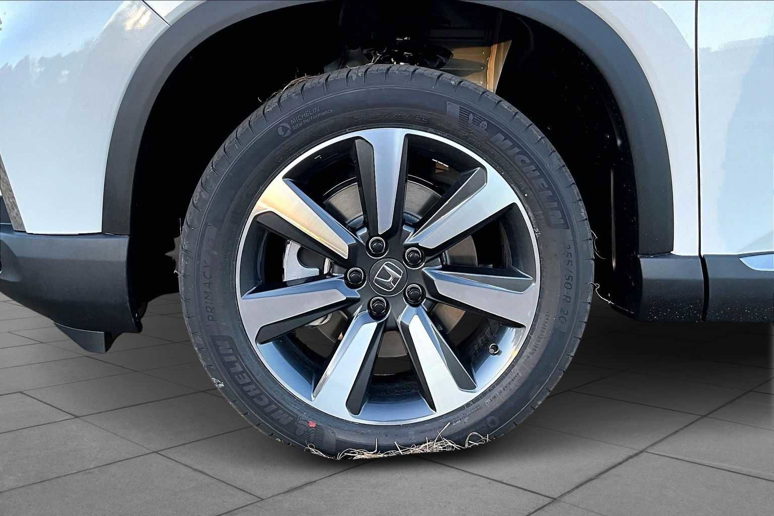 New 2025 Honda Pilot Touring image 9