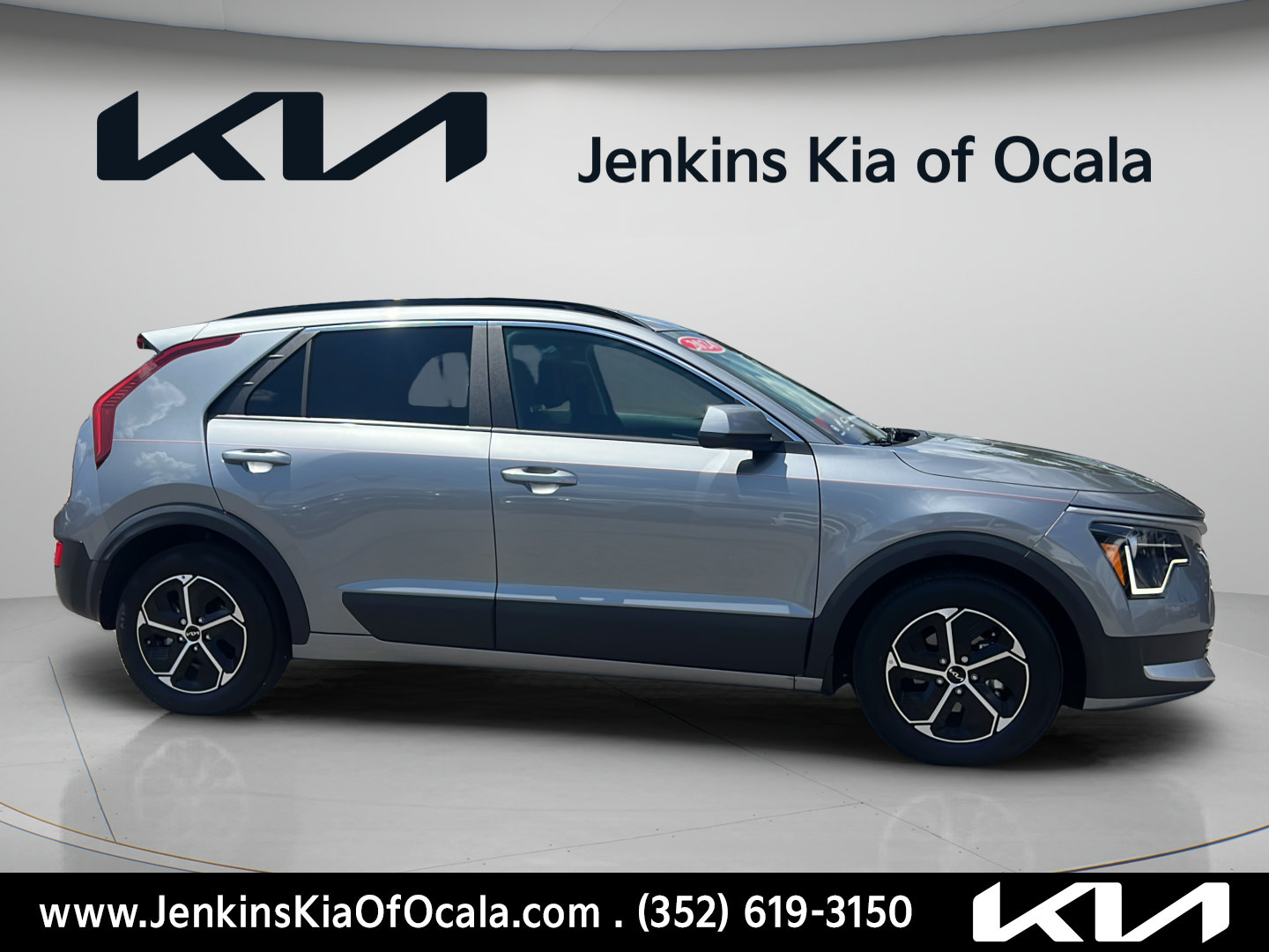 Certified 2024 Kia Niro LX FWD image 2