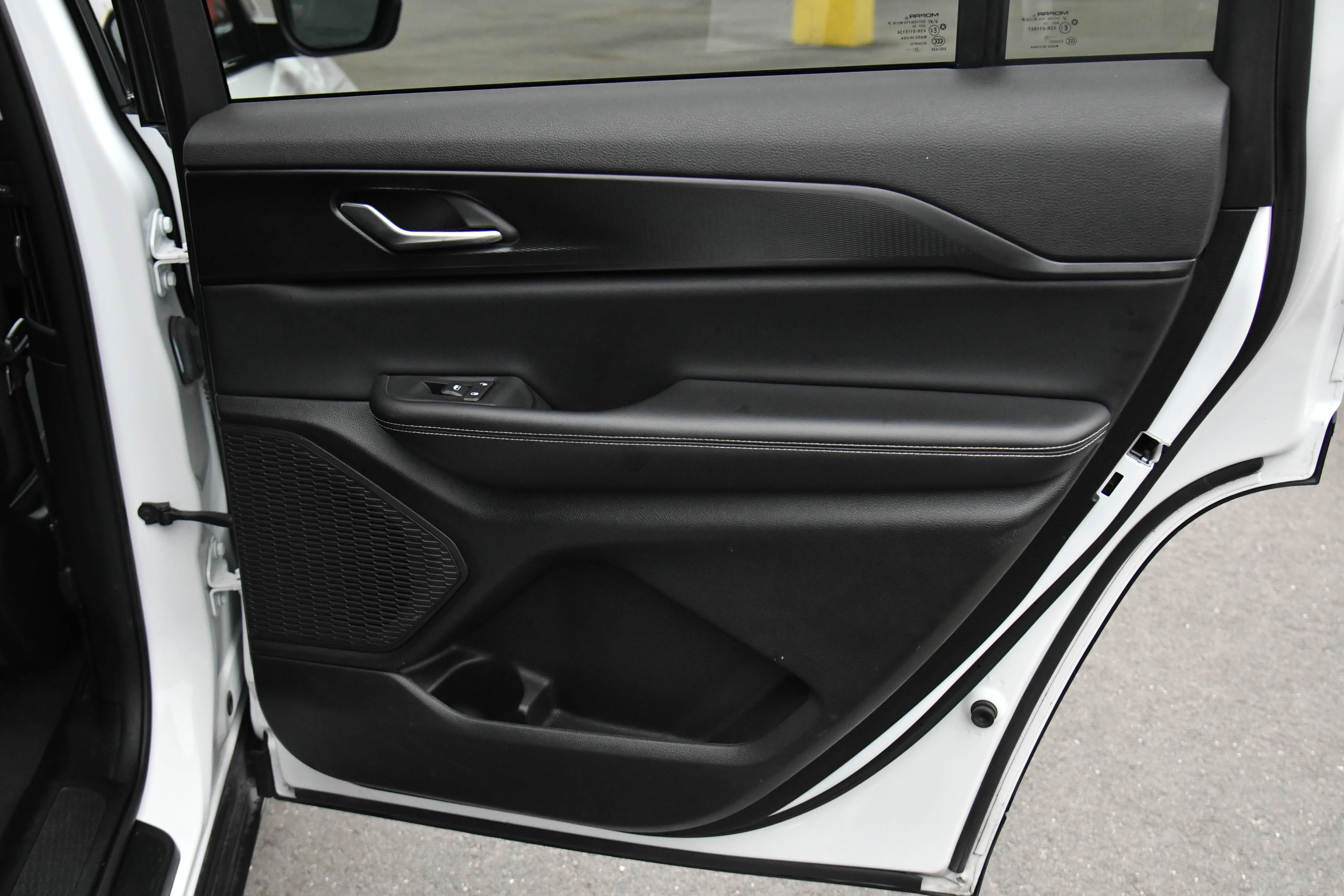 Used 2023 Jeep Grand Cherokee L Laredo image 42