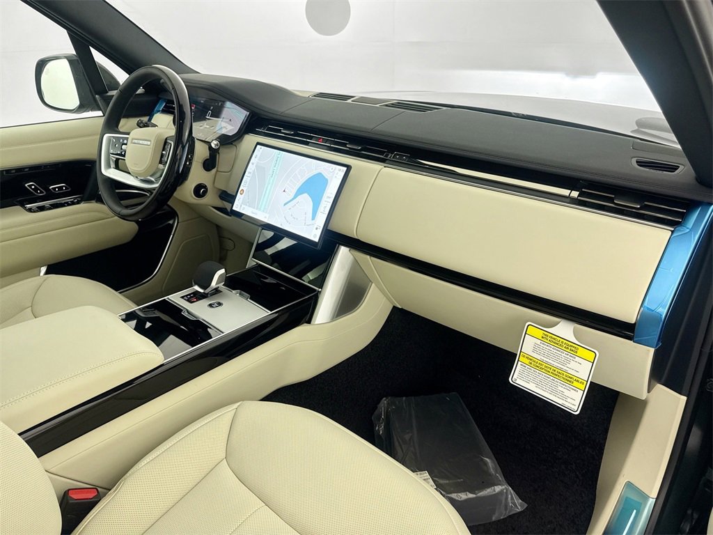 New 2025 Land Rover Range Rover Long Wheelbase SE image 29