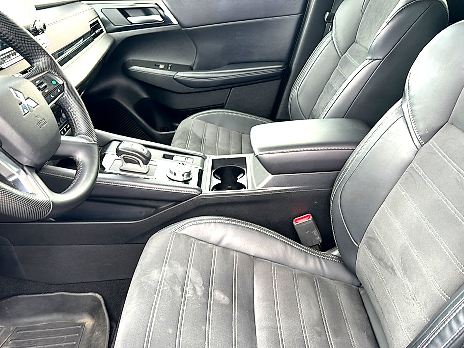 Used 2023 Mitsubishi Outlander SE FWD image 13