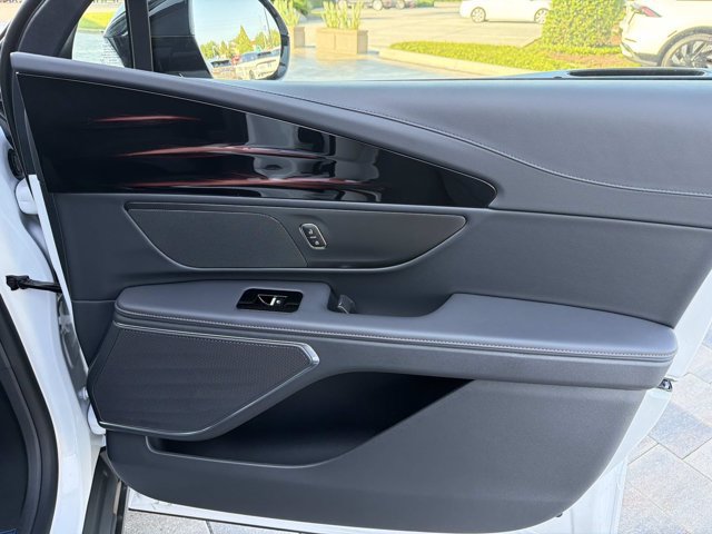 New 2026 Lincoln Nautilus Premier AWD/4WD image 16