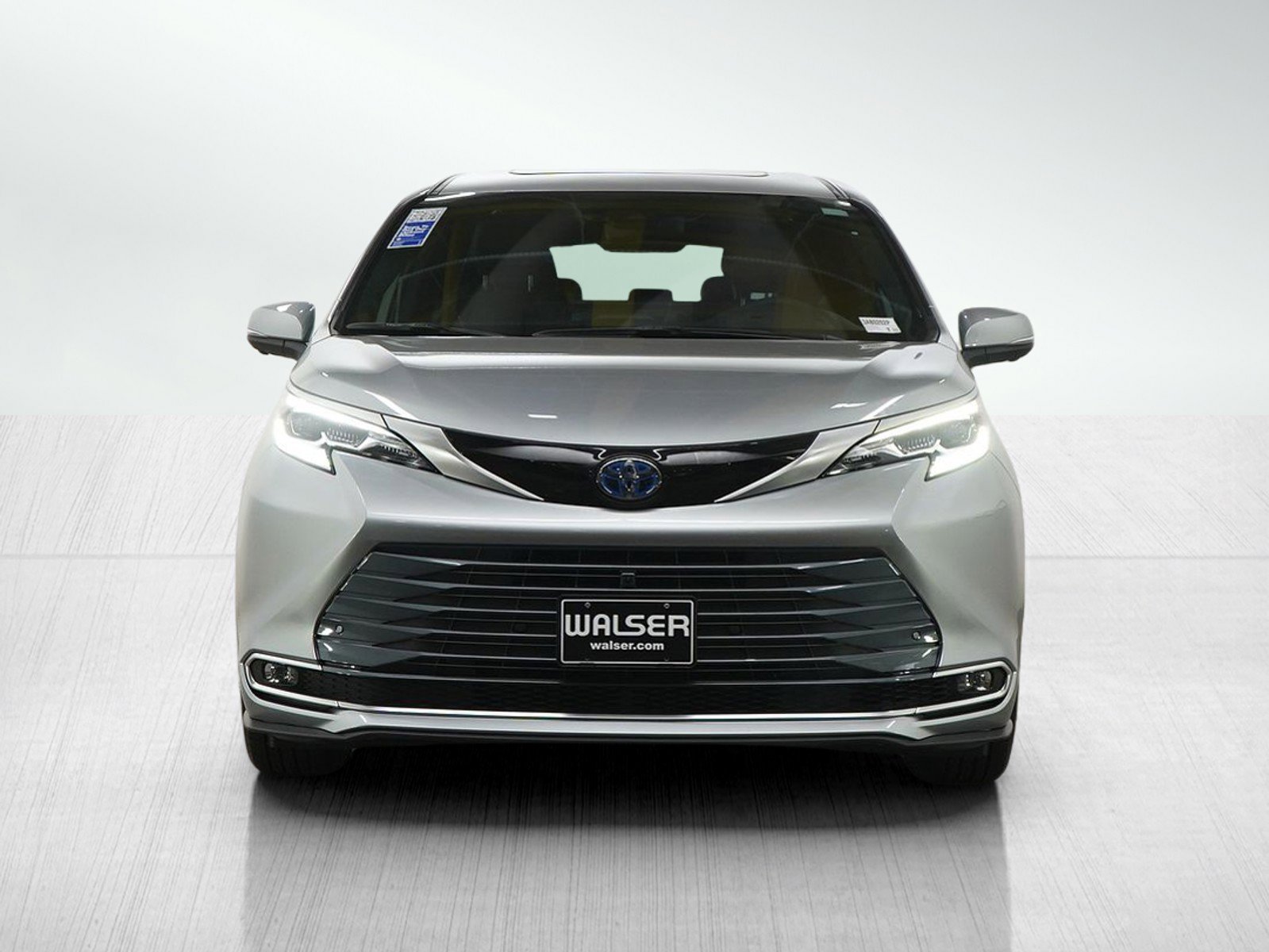 Used 2025 Toyota Sienna Platinum AWD/4WD image 8