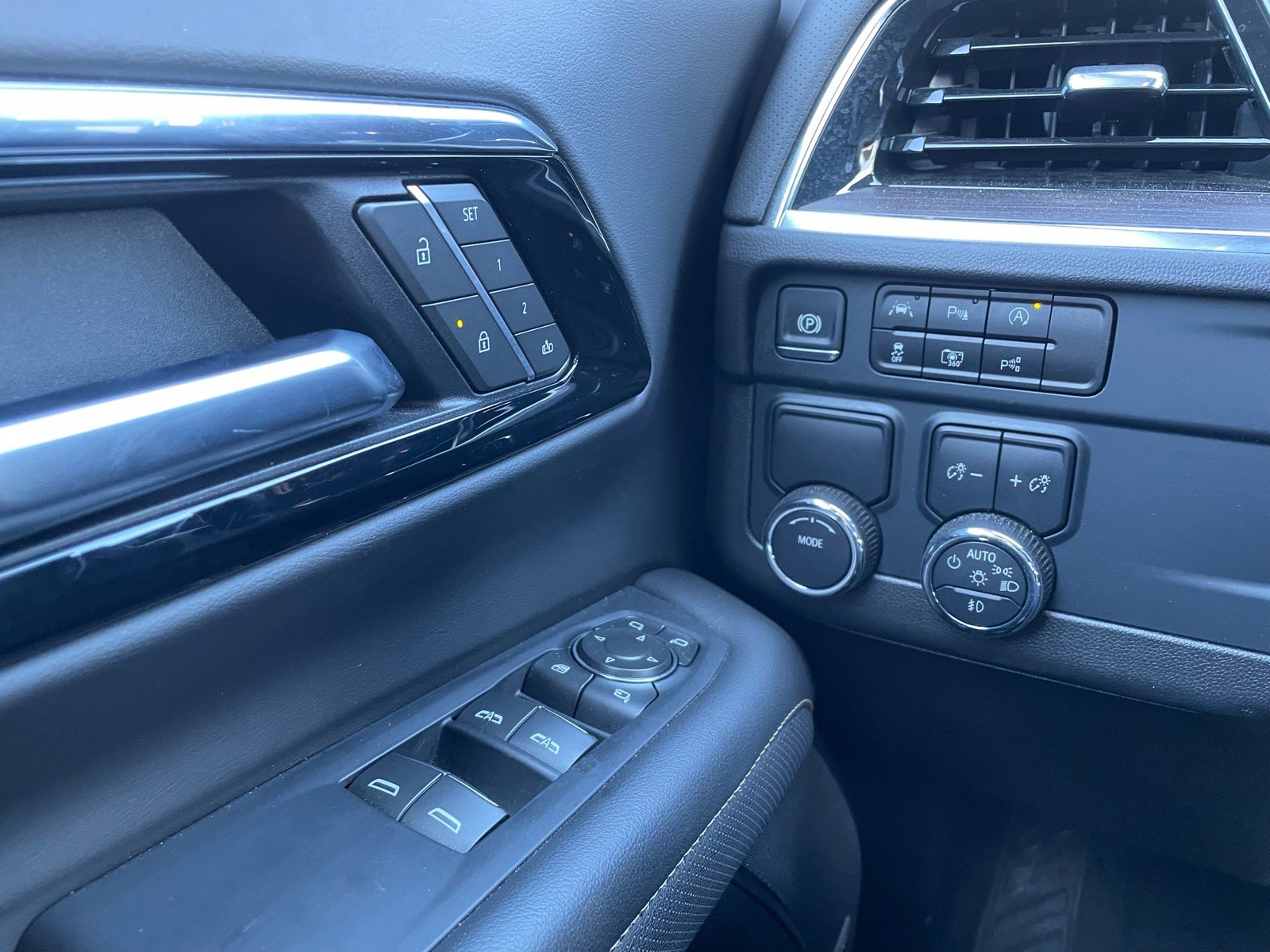 Used 2025 Chevrolet Tahoe Premier image 10