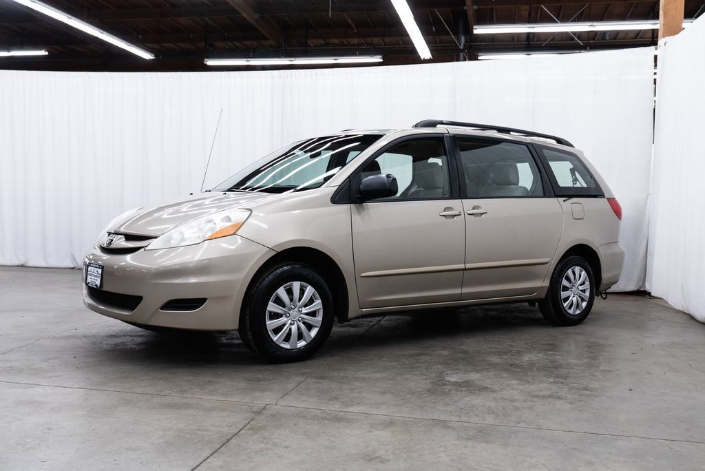 Used 2010 Toyota Sienna CE FWD image 3