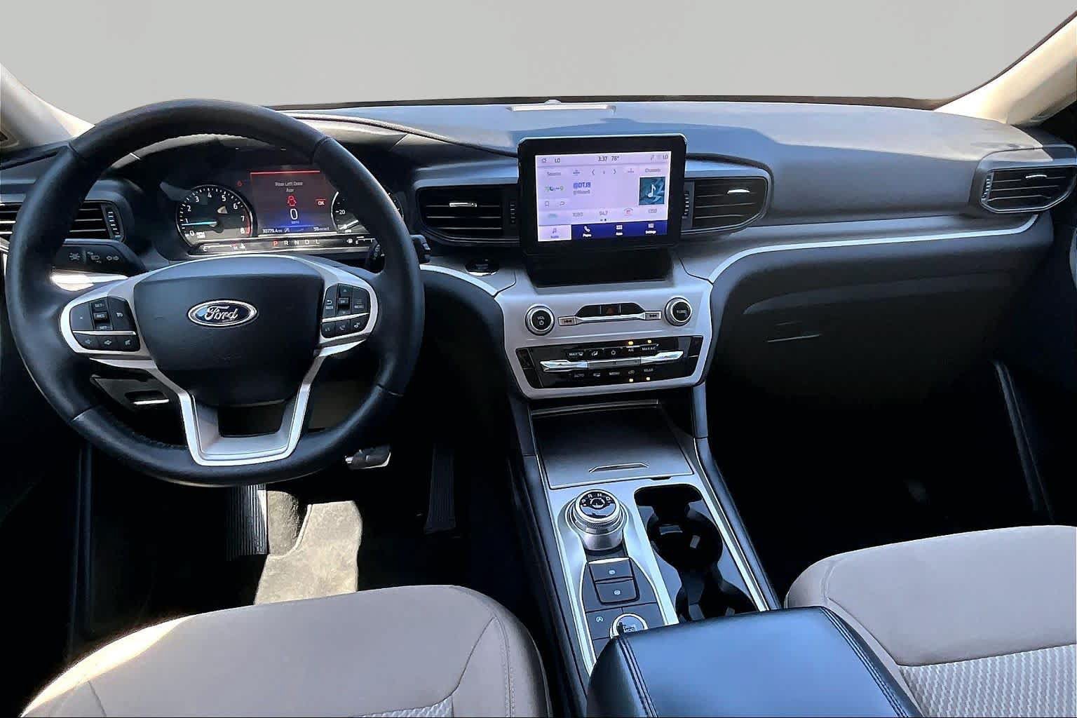 Used 2024 Ford Explorer XLT AWD/4WD image 16