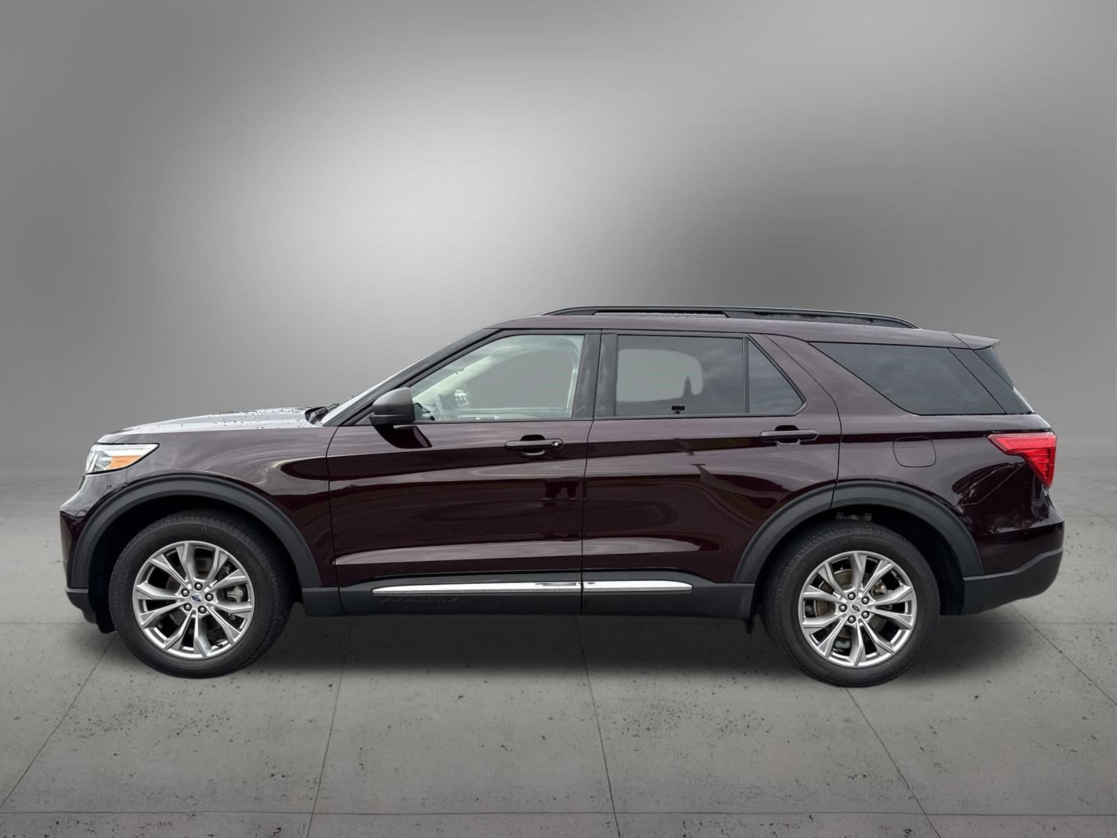 Certified 2023 Ford Explorer XLT w/ Equipment Group 202A AWD/4WD image 2
