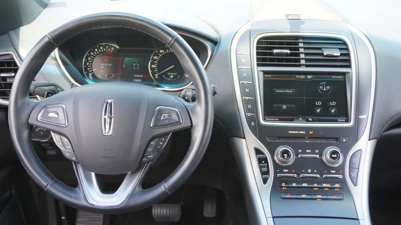 Used 2016 Lincoln MKX Premiere w/ Cargo Accessories Package FWD image 28