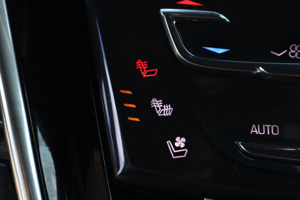 Used 2018 Cadillac Escalade ESV Platinum image 41