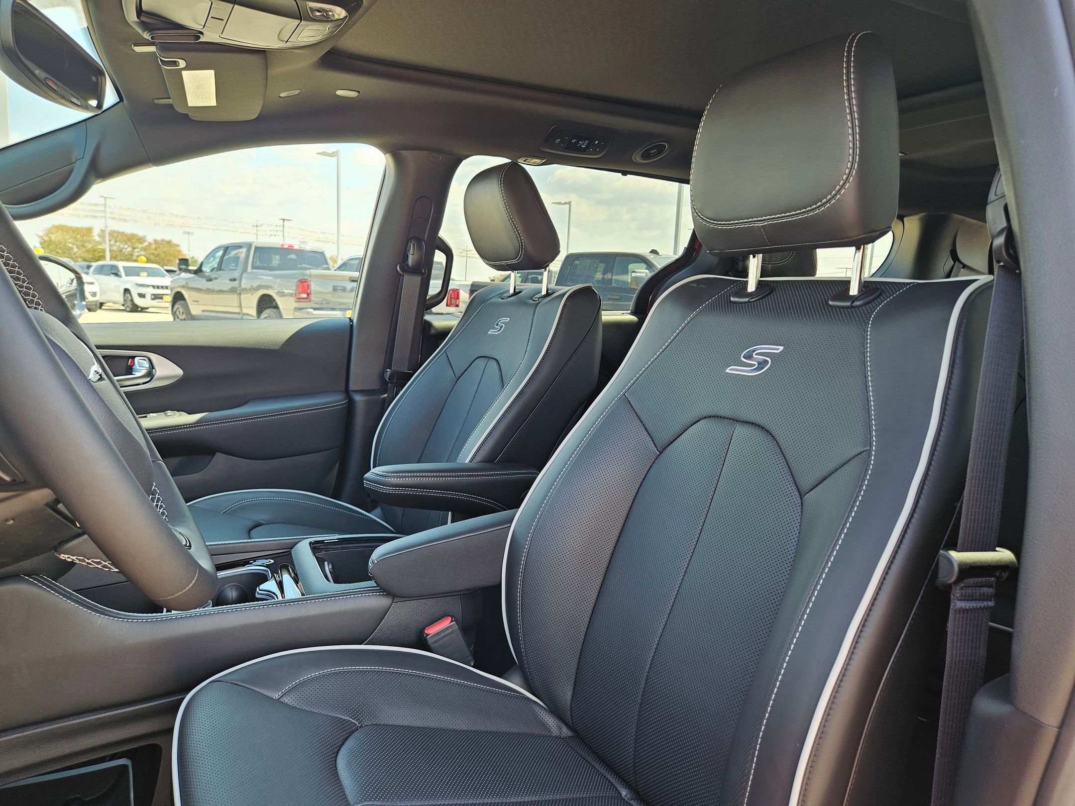 New 2026 Chrysler Pacifica Limited w/ S Appearance Package image 12