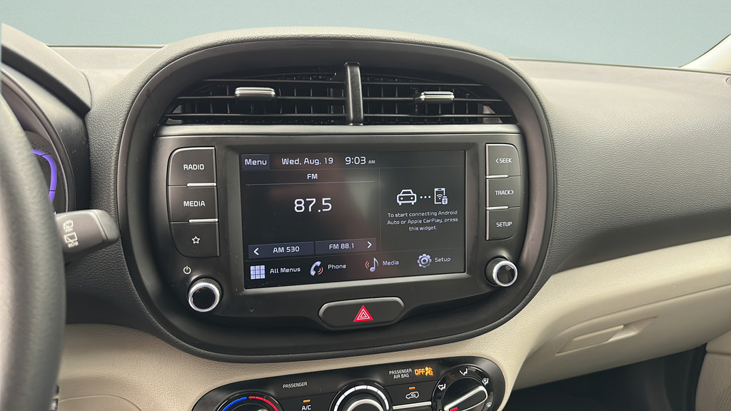 Used 2025 Kia Soul LX w/ LX Technology Package FWD image 16