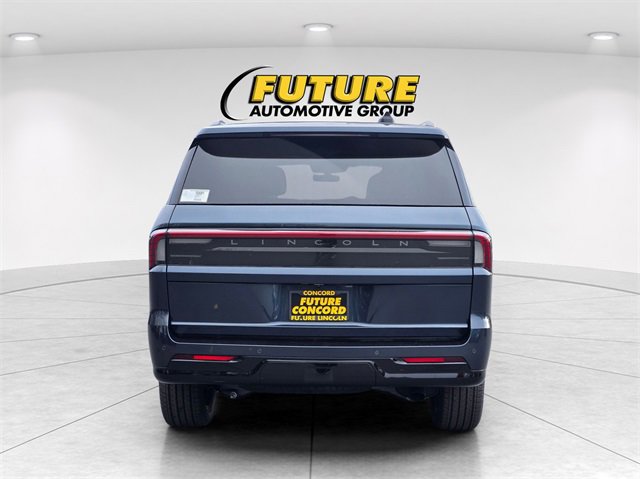 New 2025 Lincoln Navigator Reserve w/ Jet Appearance Package image 4