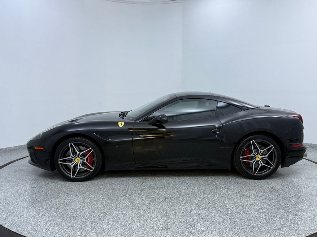 Used 2017 Ferrari California T image 3