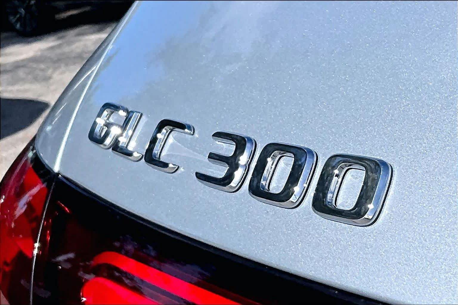 Used 2025 Mercedes-Benz GLC 300 4MATIC image 10