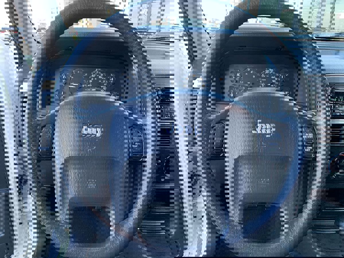 Used 2004 Jeep Grand Cherokee Laredo w/ Trailer Tow Prep Group image 17