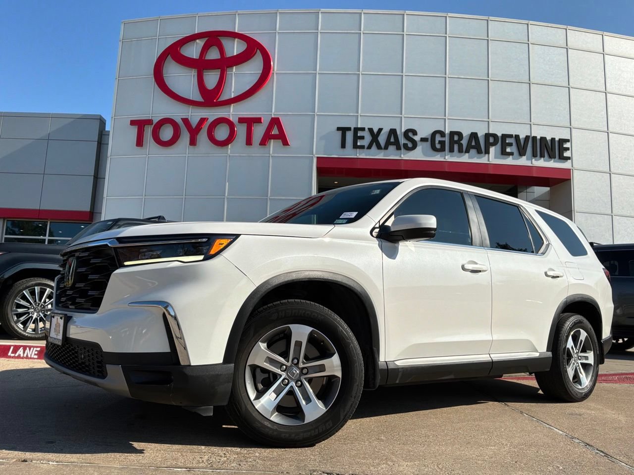 Used 2024 Honda Pilot EX-L image 2