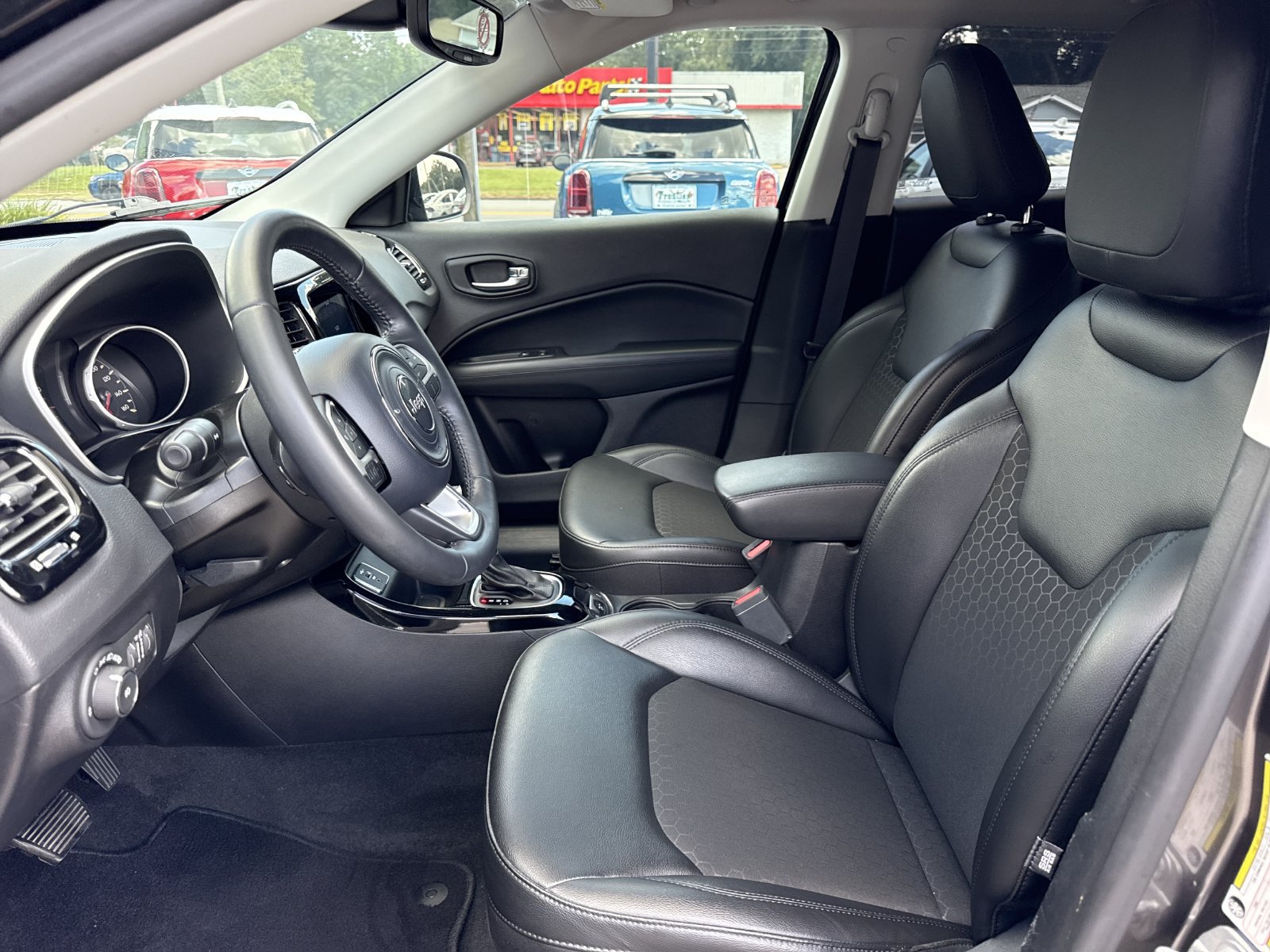 Used 2019 Jeep Compass Latitude FWD image 10