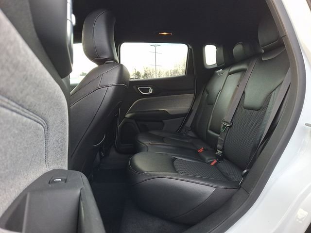 Used 2024 Jeep Compass Latitude image 10