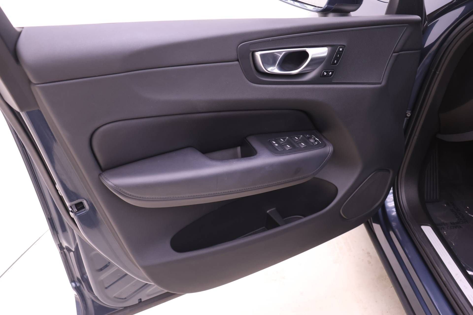 Certified 2023 Volvo XC60 B5 Plus image 12