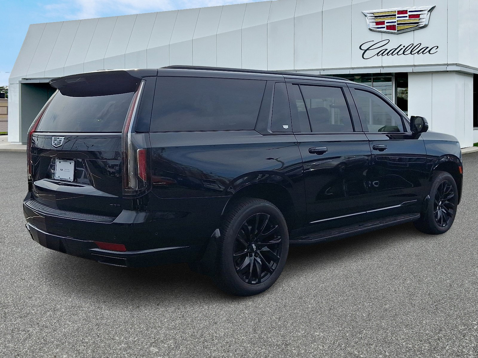 Certified 2022 Cadillac Escalade ESV Sport w/ LPO, ONYX Package AWD/4WD image 5
