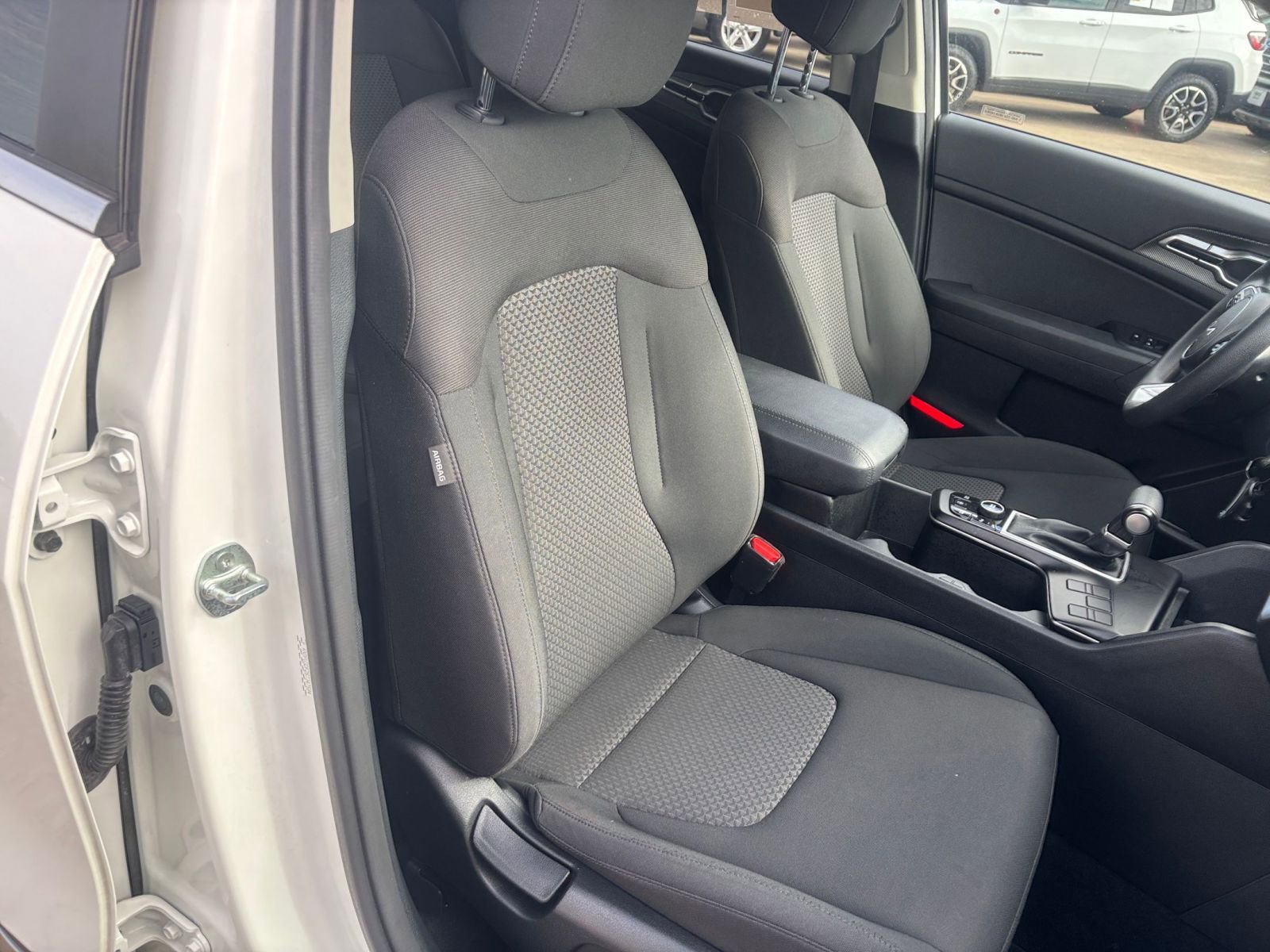 Used 2025 Kia Sportage LX image 35