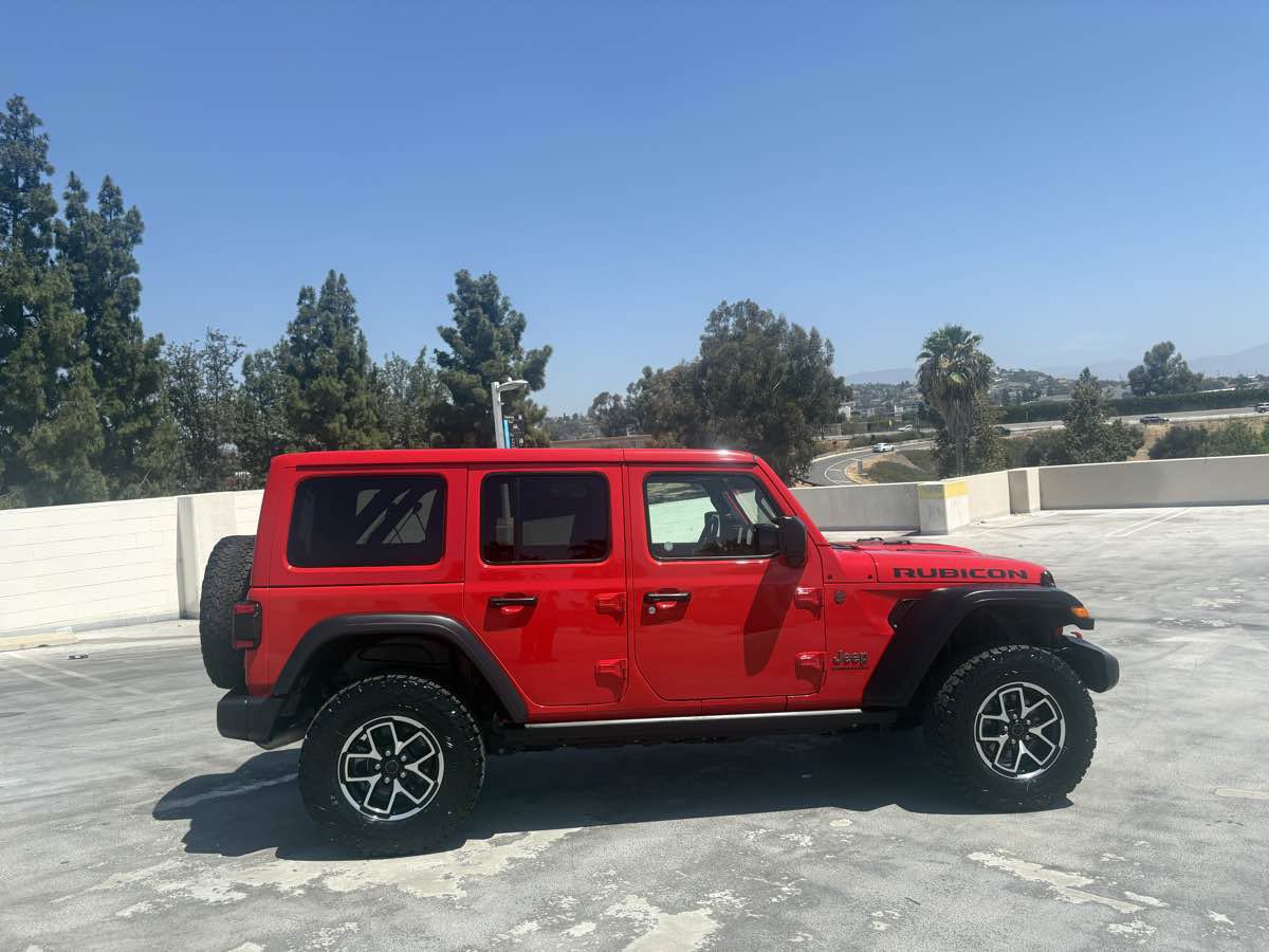 Used 2025 Jeep Wrangler Unlimited Rubicon w/ Convenience Group AWD/4WD image 47