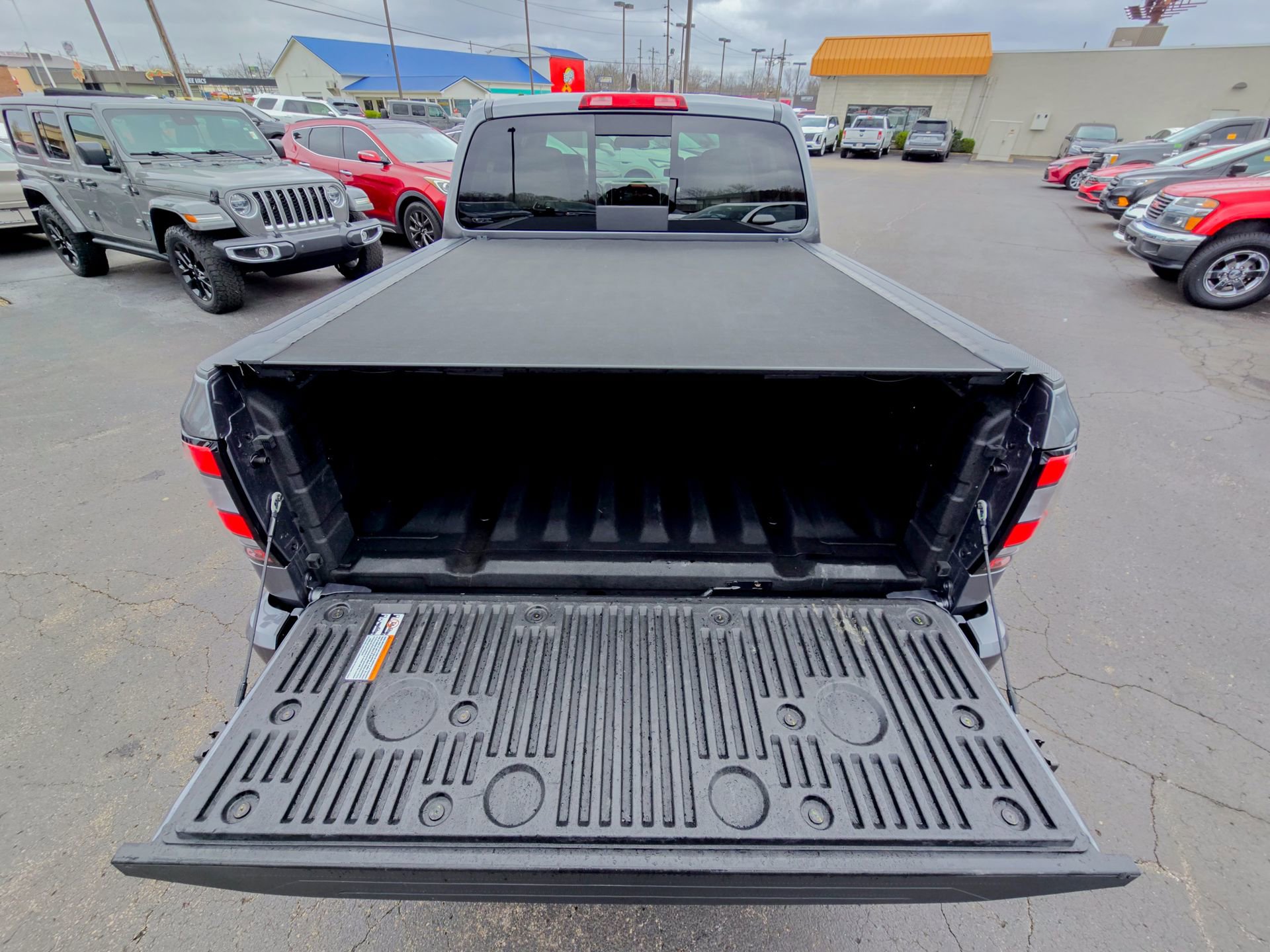 Used 2025 Nissan Frontier SV w/ SV Convenience Package RWD image 43