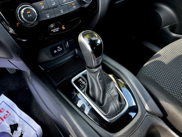 Used 2021 Nissan Rogue Sport S image 39