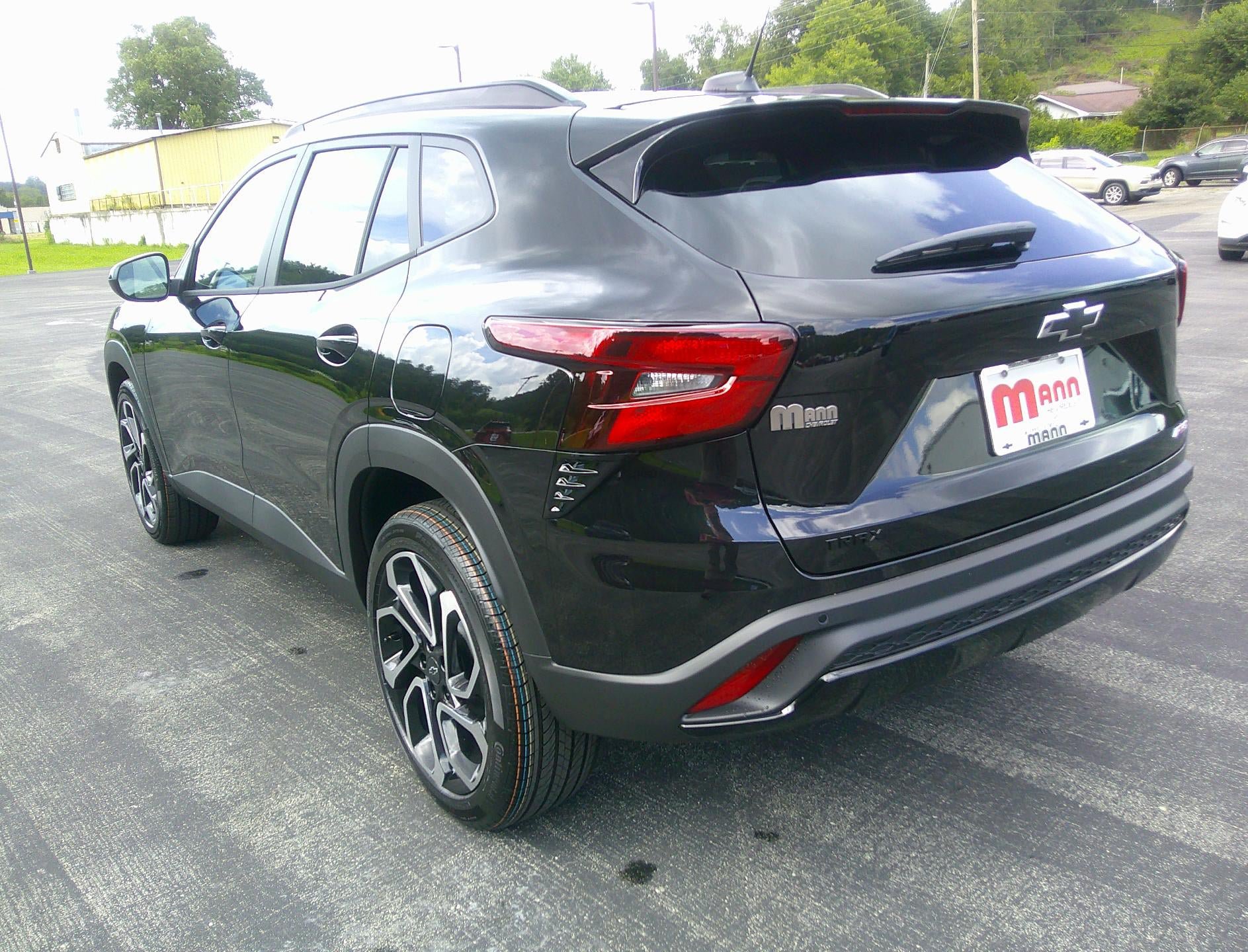 New 2026 Chevrolet Trax RS w/ Sunroof Package FWD image 3
