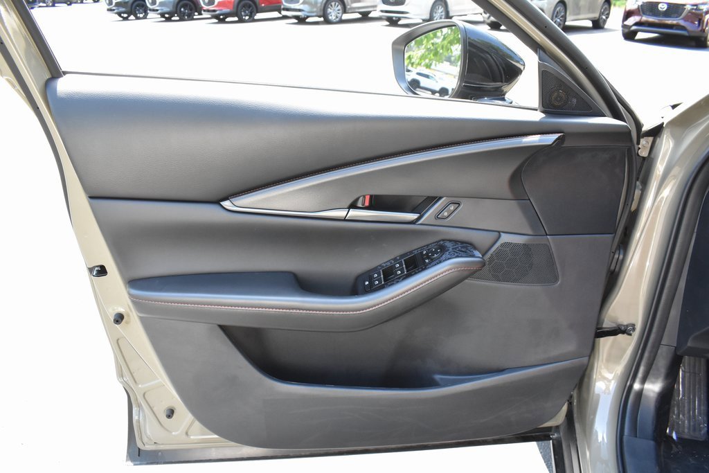 New 2025 MAZDA CX-30 Carbon image 10