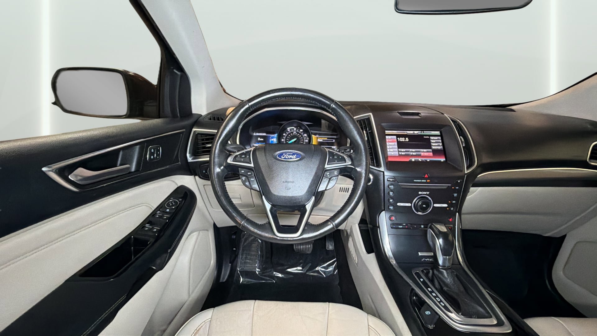 Used 2015 Ford Edge Titanium FWD image 17