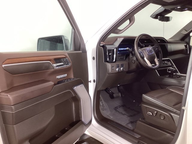 Used 2023 GMC Sierra 1500 Denali w/ Denali Reserve Package AWD/4WD image 9