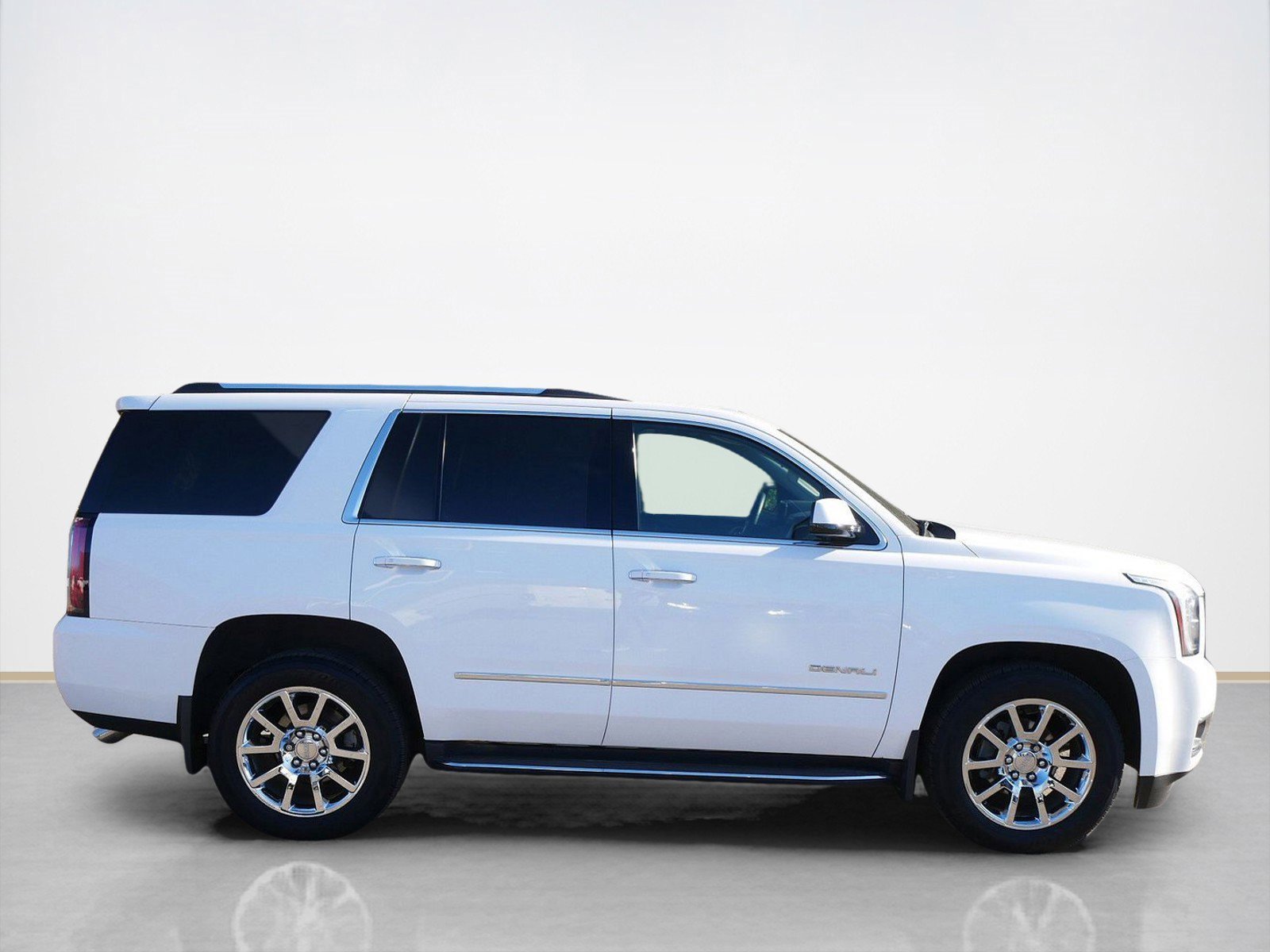 Used 2015 GMC Yukon Denali w/ Open Road Package image 2
