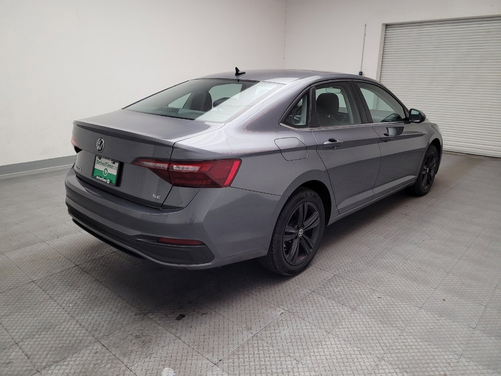 Used 2023 Volkswagen Jetta SE image 9