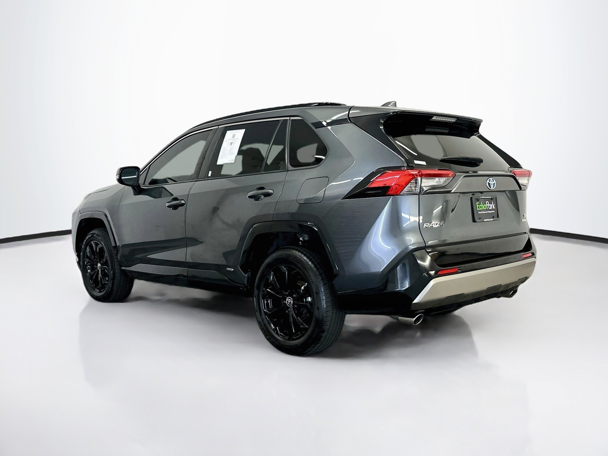 Used 2022 Toyota RAV4 SE w/ Convenience Package AWD/4WD image 5