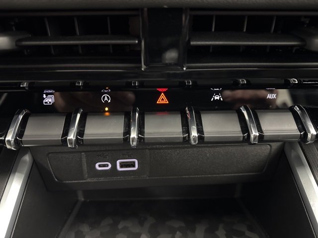 Used 2024 Chevrolet Colorado LT w/ LT Convenience Package image 19