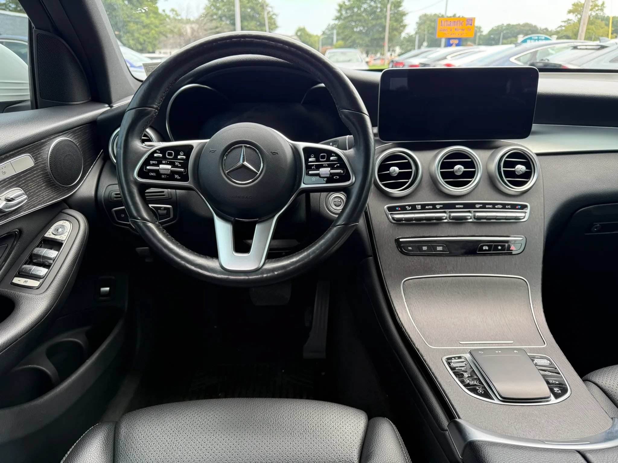Used 2021 Mercedes-Benz GLC 300 4MATIC image 10