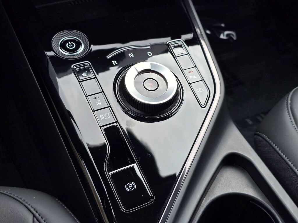 Certified 2024 Kia Niro Wind w/ Wind Preserve Package FWD image 17