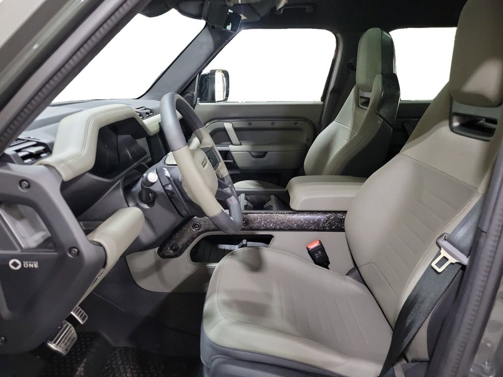 Used 2025 Land Rover Defender 110 image 13