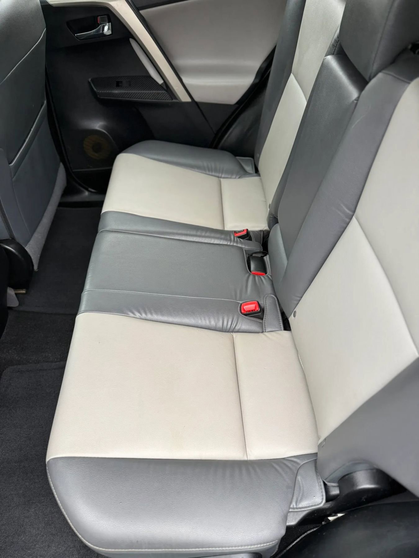 Used 2015 Toyota RAV4 Limited image 18