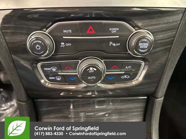 Used 2022 Chrysler 300 Touring L image 37