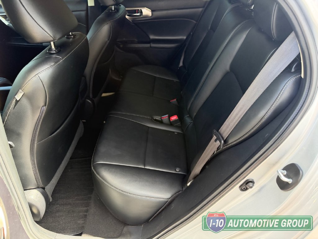 Used 2015 Lexus CT 200h w/ Navigation Package FWD image 27