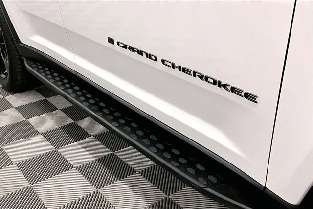 Used 2024 Jeep Grand Cherokee Limited w/ Luxury Tech Group II image 11