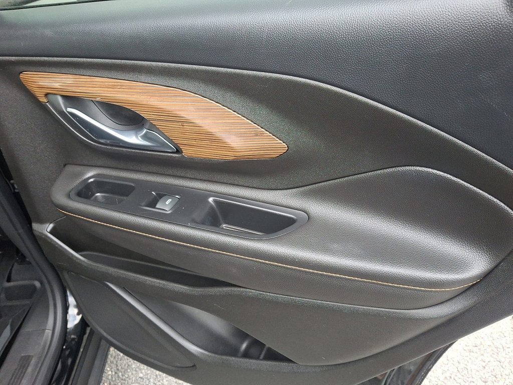 Used 2019 GMC Terrain SLE w/ Driver Convenience Package image 14